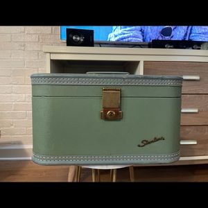 Vintage Starline turquoise green train case